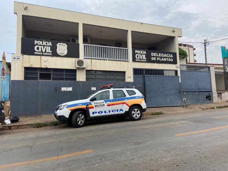Após ser expulso de casa, homem ameaça morador e suja parede com fezes em Patos de Minas